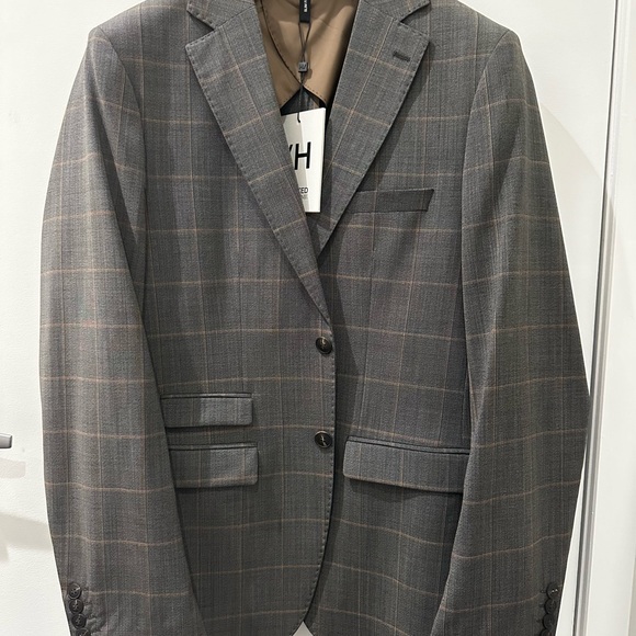 BRAND NEW SUIT WITH TAGS - Picture 2 of 5